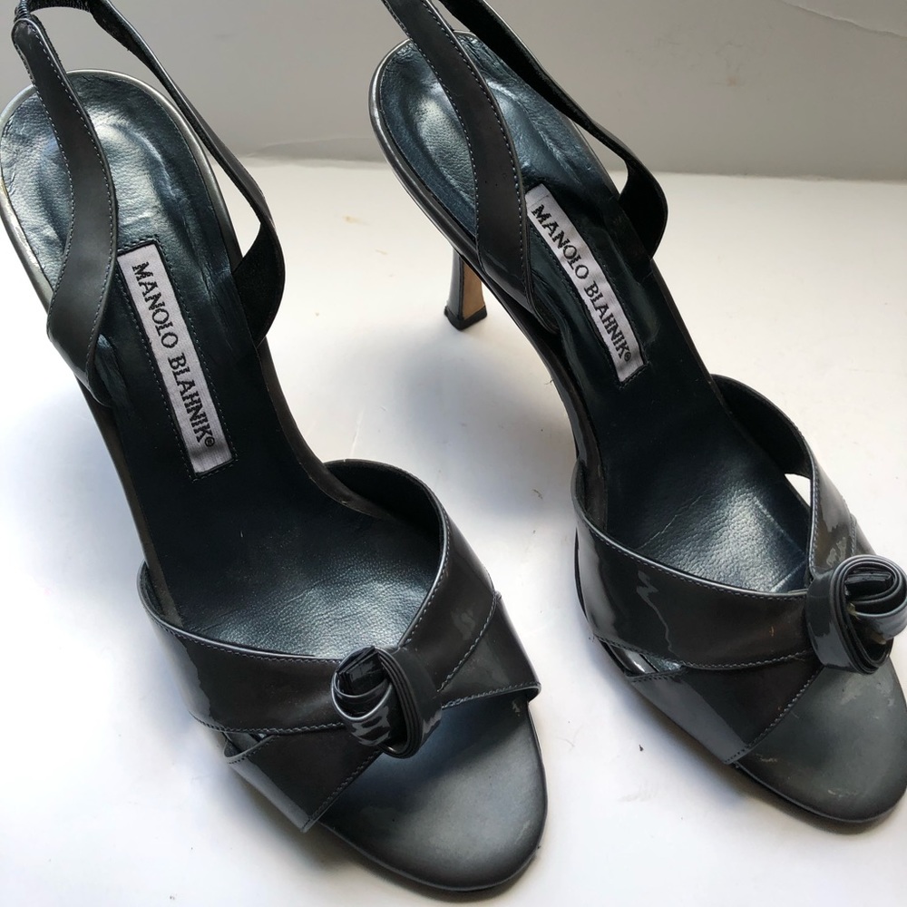 Manolo Blahnik Pewter Grey Patent Leather Peep 39